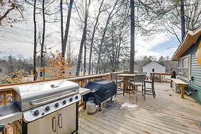 Lovely Maine Cabin w/ Deck, Gas Grill & Fire Pit!