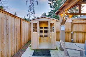 Modern Kirkland Home w/ Sauna & Outdoor Fireplace