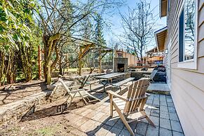 Modern Kirkland Home w/ Sauna & Outdoor Fireplace