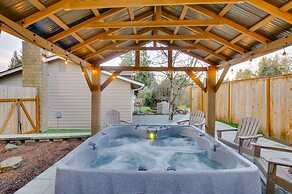 Modern Kirkland Home w/ Sauna & Outdoor Fireplace