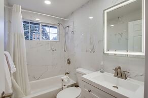 Modern Kirkland Home w/ Sauna & Outdoor Fireplace