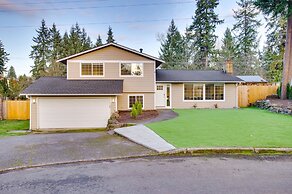 Modern Kirkland Home w/ Sauna & Outdoor Fireplace