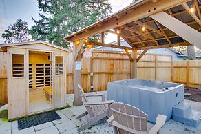 Modern Kirkland Home w/ Sauna & Outdoor Fireplace