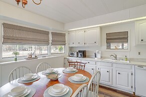 Pet-friendly Higden Getaway < 1 Mi to Marina!