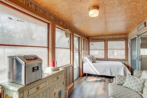 Pet-friendly Higden Getaway < 1 Mi to Marina!