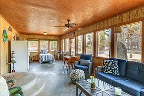 Pet-friendly Higden Getaway < 1 Mi to Marina!