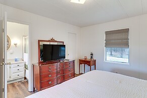 Pet-friendly Higden Getaway < 1 Mi to Marina!