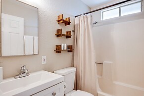 Convenient Joshua Tree Apartment - Walk to Town!