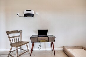 Convenient Joshua Tree Apartment - Walk to Town!