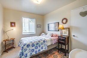 Pet-friendly Apartment: 1 Mi to Lake Merritt!