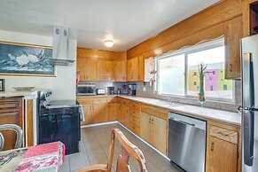 Pet-friendly Apartment: 1 Mi to Lake Merritt!