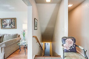 Pet-friendly Apartment: 1 Mi to Lake Merritt!