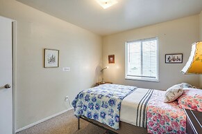 Pet-friendly Apartment: 1 Mi to Lake Merritt!