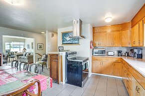 Pet-friendly Apartment: 1 Mi to Lake Merritt!