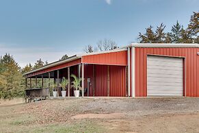 Pet-friendly Dover Cottage w/ Deck + Mtn Views!