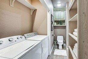 Pet-friendly Dover Cottage w/ Deck + Mtn Views!