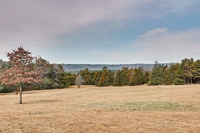 Pet-friendly Dover Cottage w/ Deck + Mtn Views!