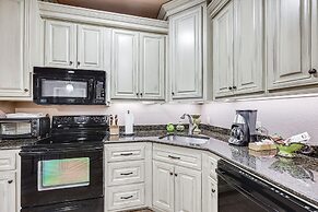 Pet-friendly Dover Cottage w/ Deck + Mtn Views!