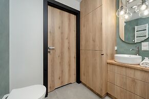 Bright & Peaceful Apartment by Renters