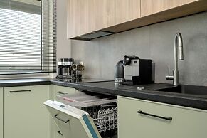 Bright & Peaceful Apartment by Renters