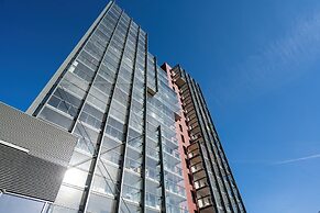 Bright & Peaceful Apartment by Renters