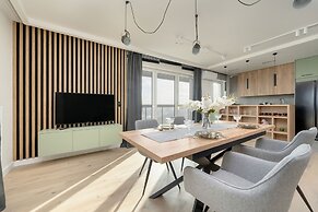 Bright & Peaceful Apartment by Renters