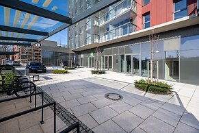 Bright & Peaceful Apartment by Renters