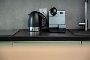 Bright & Peaceful Apartment by Renters