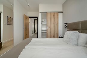 Bright & Peaceful Apartment by Renters