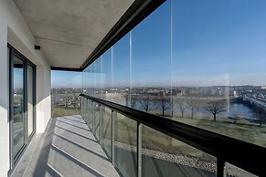 Bright & Peaceful Apartment by Renters