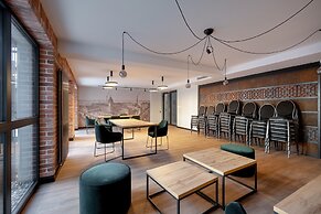 Bright & Peaceful Apartment by Renters