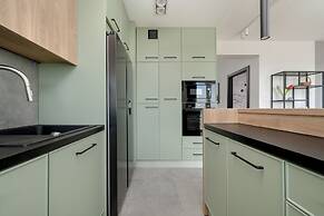 Bright & Peaceful Apartment by Renters