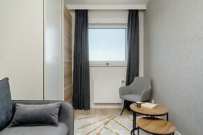 Bright & Peaceful Apartment by Renters