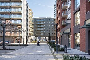 Bright & Peaceful Apartment by Renters