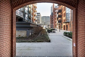 Bright & Peaceful Apartment by Renters