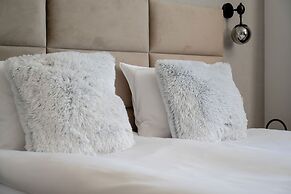 Bright & Peaceful Apartment by Renters