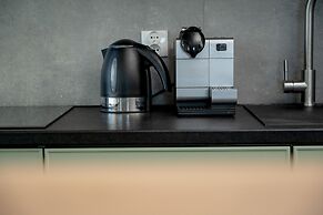 Bright & Peaceful Apartment by Renters