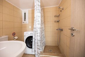 Egnatia Central Spacious 3 Bd Apt