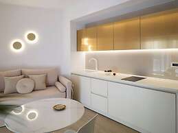 Golden Luxury Suites