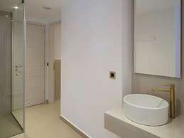 Golden Luxury Suites