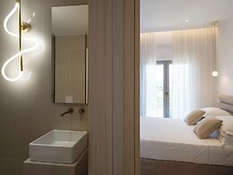 Golden Luxury Suites