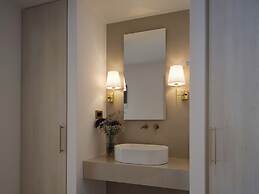 Golden Luxury Suites