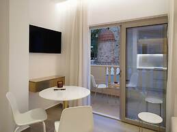 Golden Luxury Suites