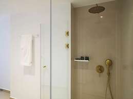 Golden Luxury Suites