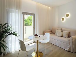 Golden Luxury Suites