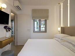 Golden Luxury Suites