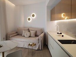 Golden Luxury Suites