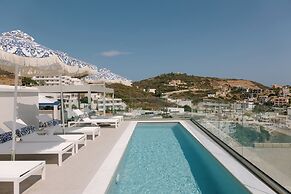 Golden Luxury Suites