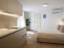 Golden Luxury Suites