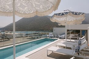 Golden Luxury Suites